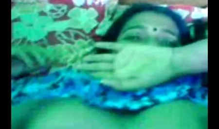 Kleine weiße Küken bekommen große schwarze erotische filme legal Schwänze!