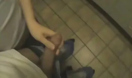 Junges Brunettemädchen leckt Freundin erotische filme gratis ansehen