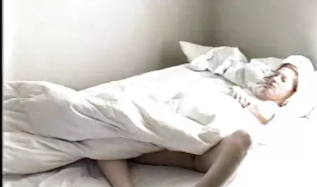 Büro Brunette im erotikfilme gratis sehen schwarzen Nylonstrumpfspielen