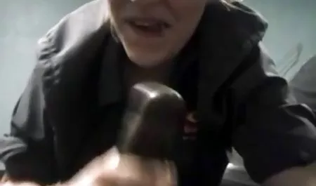 Teen Lisa gratis deutsche erotik filme Row gibt ersten Footjob für!