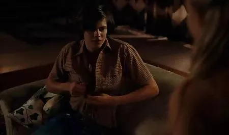 Kaum legal Amateur russische erotik filme Teen saugt einen großen weißen Schwanz