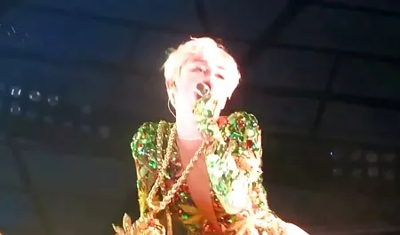 Schluckt zwei dicke Dildos mit erotikfilme ab 18 kostenlos ihrer Muschi