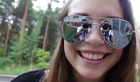 4. Agent gibt gut erotikfilme legal und kostenlos aussehend dank ihrer riesigen Brüste