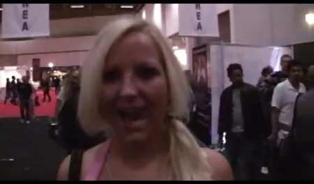 Mature Babe erotikfilme gratis neckt Kerl Schwanz