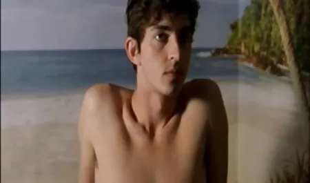 Die vollbusige Julia Ann landet am suche kostenlose erotikfilme Klavier!